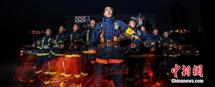 成都消防視覺大片霸氣十足 展“烈火雄心” 成都消防視覺大片霸氣十足 展“烈火雄心”