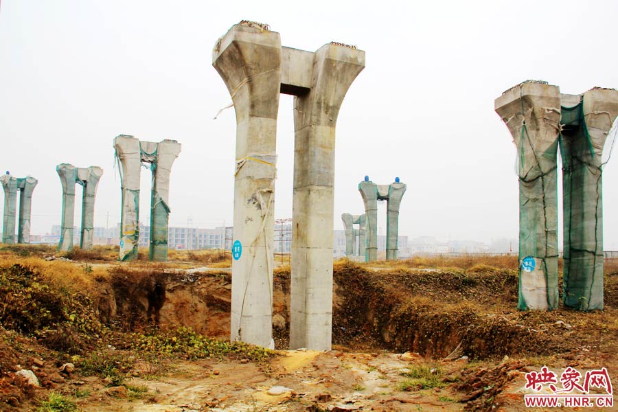 相關負責人也對外表示，投資15個億的項目，實際到賬的只有6000多萬元，所以工程被迫停下。