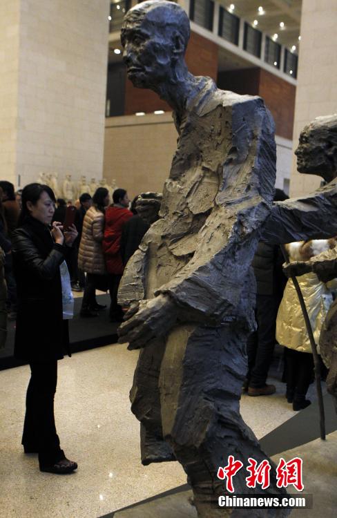 紀(jì)念南京大屠殺遇難同胞雕塑展亮相國(guó)家博物館 紀(jì)念南京大屠殺遇難同胞雕塑展亮相國(guó)家博物館