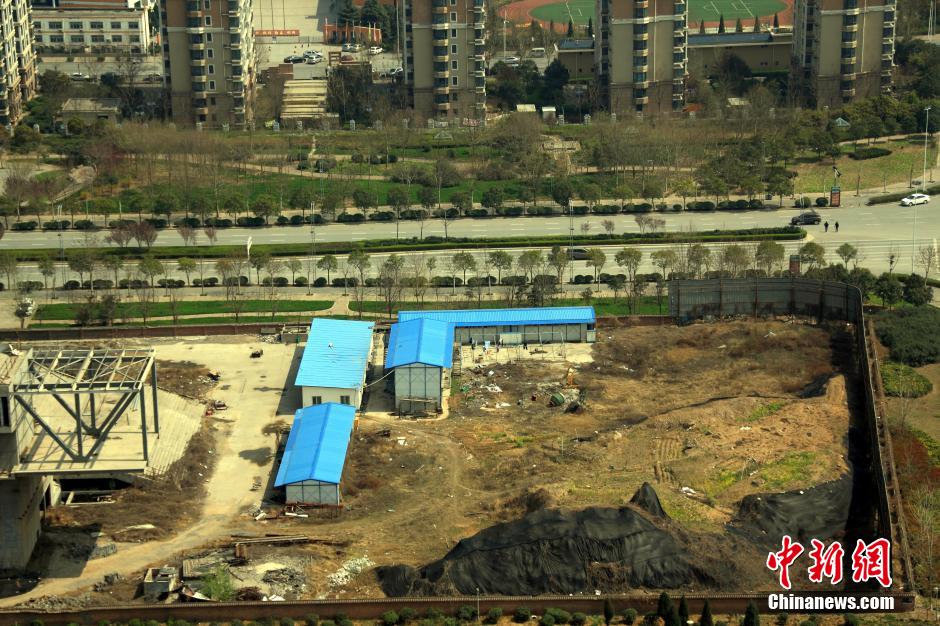 河南“中原之門”大樓投資1.8億爛尾 河南“中原之門”大樓投資1.8億爛尾