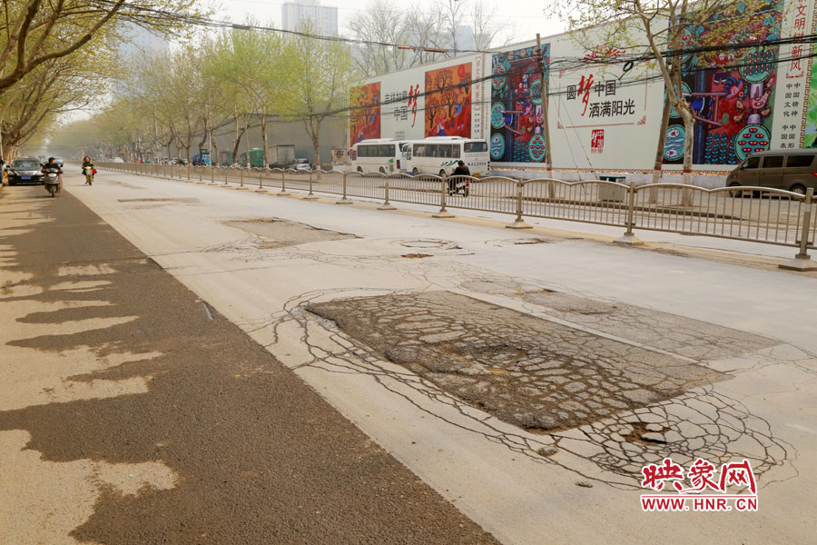 布滿了大小補(bǔ)丁的南陽路 布滿了大小補(bǔ)丁的南陽路