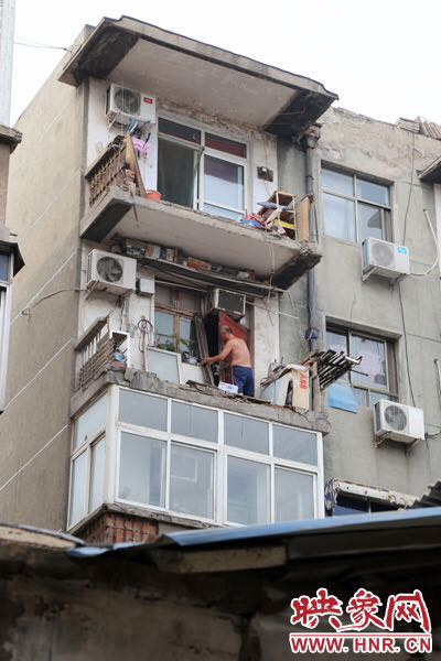 據(jù)了解，該棟房屋建造于1986年，距今已經(jīng)30年。