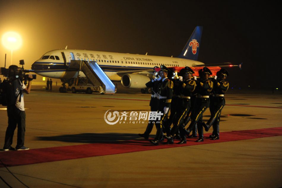 張楠烈士靈柩回國迎接儀式現(xiàn)場