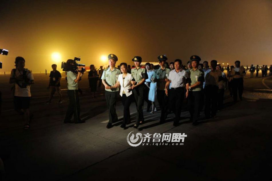 張楠烈士靈柩回國迎接儀式現(xiàn)場