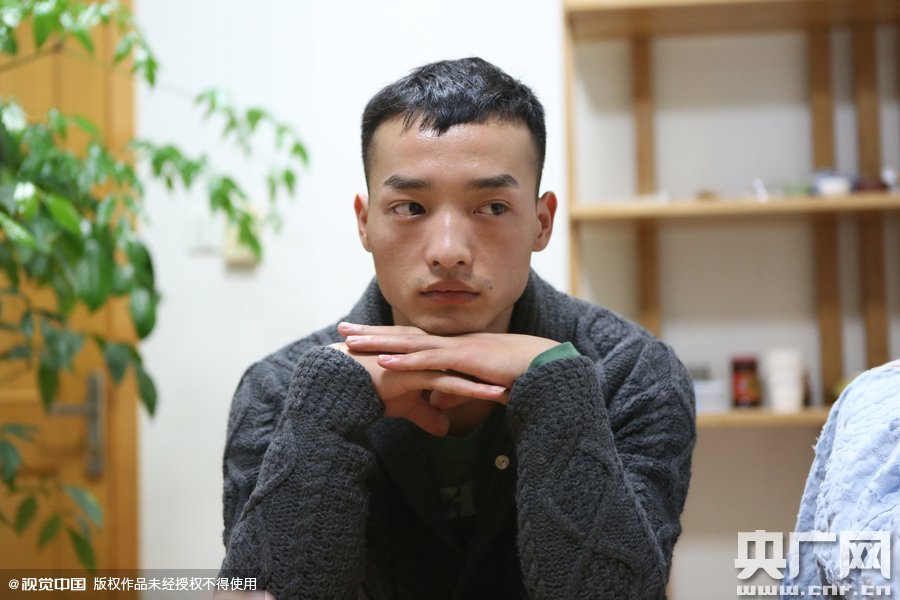 網(wǎng)絡(luò)紅人葉良辰現(xiàn)身浙江臺(tái)州，接受記者的專訪。