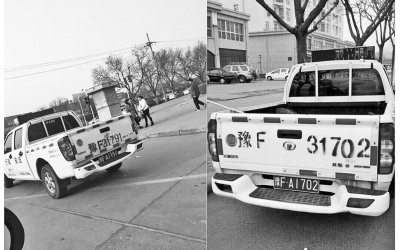 鶴壁市兩輛城管執(zhí)法車被拍到車身噴的號碼與牌照不符。