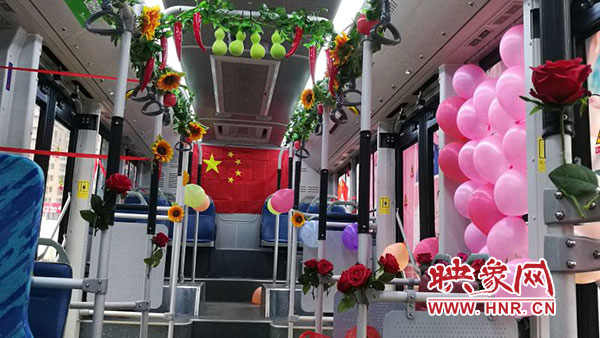 鄭州公交車長(zhǎng)駕駛公交車迎娶新娘 鄭州公交車長(zhǎng)駕駛公交車迎娶新娘