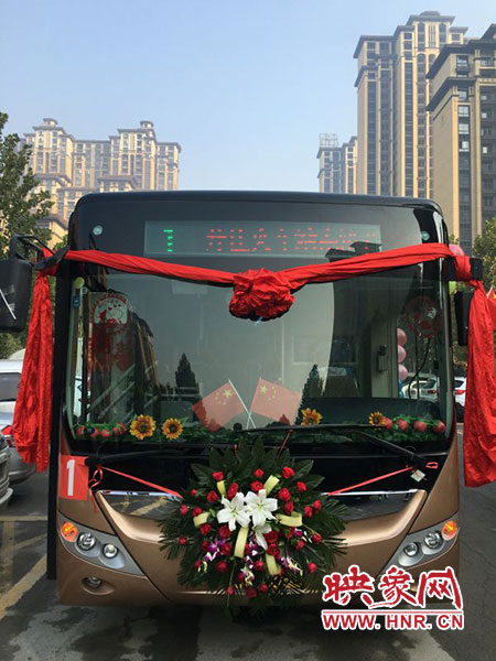鄭州公交車長(zhǎng)駕駛公交車迎娶新娘 鄭州公交車長(zhǎng)駕駛公交車迎娶新娘