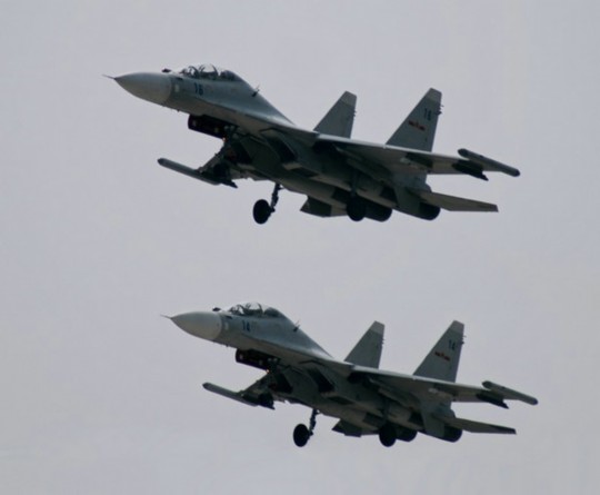 資料圖：解放軍蘇-30戰(zhàn)機編隊飛行。