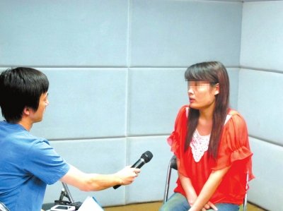 醫(yī)藥代表王慧在接受媒體采訪。記者 袁國禮/攝