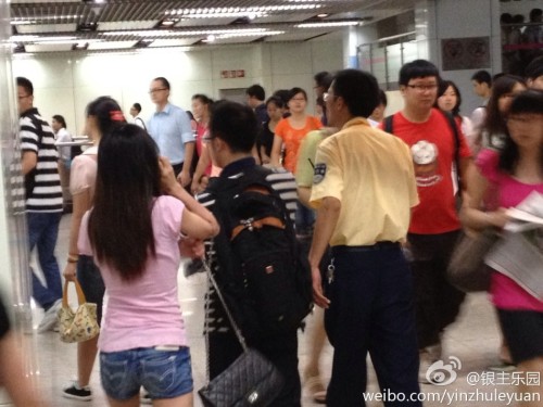 7月22日早上，上海地鐵6號線浦電路站，一男一女發(fā)生激烈口角，女子“指證”男子系“色狼”。