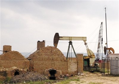 正在作業(yè)的揭蓋井，位于定邊縣紅柳溝鎮(zhèn)紅柳溝村。