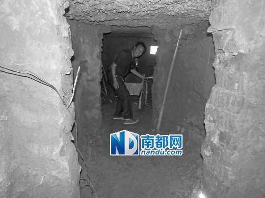 昨日，工人在地宮內(nèi)。CFP圖片