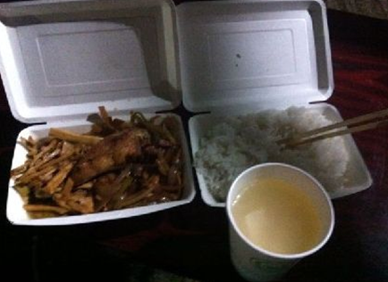 45元的盒飯,三菜一湯。