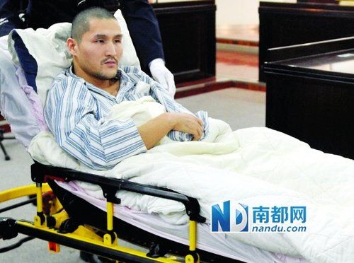 被告人冀中星在法庭上。