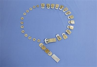 1號墓出土的蹀躞金玉帶。