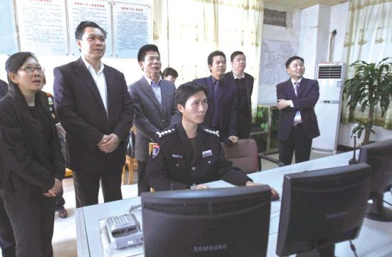 國(guó)家民政部農(nóng)村社區(qū)驗(yàn)收評(píng)估組對(duì)南海區(qū)農(nóng)村社區(qū)建設(shè)進(jìn)行檢查驗(yàn)收。