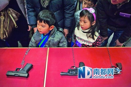 香港廉政公署向公眾開(kāi)放 700市民“喝咖啡” 香港廉政公署向公眾開(kāi)放 700市民“喝咖啡”