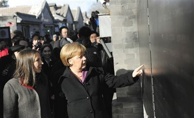 2012年2月2日，北京，默克爾來到南鑼鼓巷游覽。