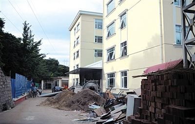 　該山莊目前正在建四星級賓館。新京報記者 吳江 攝