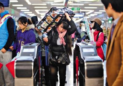 “網(wǎng)絡(luò)黃?！迸浒僬讓拵屍?0.1秒發(fā)現(xiàn)退票