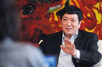 　政協(xié)委員、中國(guó)電力投資集團(tuán)總經(jīng)理陸啟洲稱，7800元是其每月基本工資。資料圖片/新京報(bào)記者 楊杰