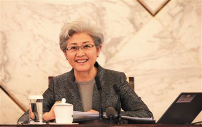 3月4日，十二屆全國人大三次會議在人民大會堂舉行新聞發(fā)布會，大會發(fā)言人傅瑩回答中外記者的提問。
