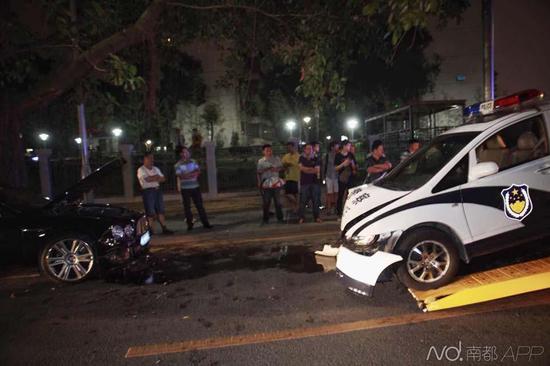當時賓利司機去筆架山爬山，車停在路邊，剛回來便發(fā)現(xiàn)車輛發(fā)生了事故。