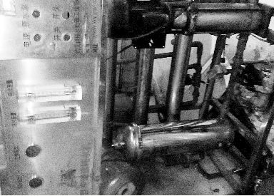 漢陽(yáng)某無(wú)證水廠使用的破舊設(shè)備。