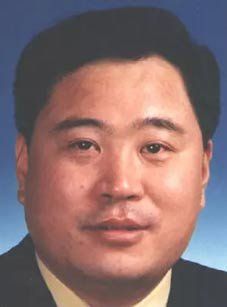 【盤點】“紅色通緝令”嫌犯在國外如何揮霍？