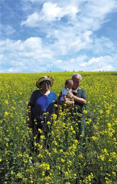 事故之前，老兩口的合影，李春同說(shuō)，老兩口一輩子很少一起照相。家屬供圖