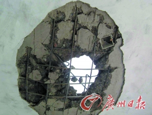 被雷電擊穿的民房。