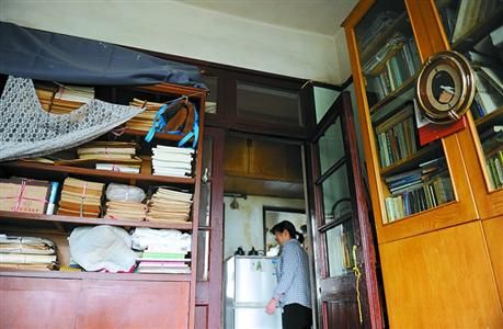 老人生活簡(jiǎn)樸，平時(shí)有保姆照顧