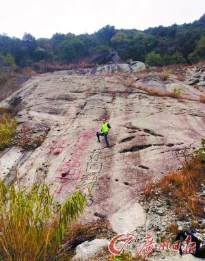 “蔣周經(jīng)緯”上傳的涂鴉圖。加油轉(zhuǎn)過彎就到了蔣周經(jīng)緯書。網(wǎng)絡(luò)截圖