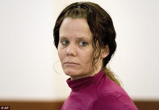 2月12日，勒死朋友并剖腹取嬰的柯里出庭受審。