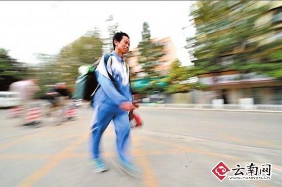 　“我是第四次來(lái)昆明了。”