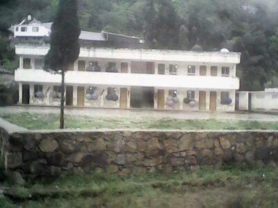 昨日，貴州畢節(jié)某小學(xué)，只有二、四、六三個(gè)年級，四年級學(xué)生30多名。讀者供圖