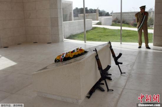 當(dāng)?shù)貢r間11月11日，約旦河西岸城市拉姆安拉，巴勒斯坦舉行儀式紀(jì)念阿拉法特逝世8周年。