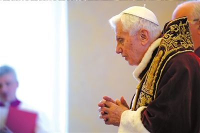 ?11日，本篤十六世出席主教會議，宣布將于本月28日退位。圖/CFP