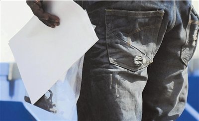 涉案手槍。新華社發(fā)