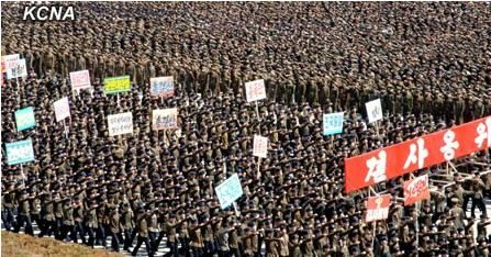 大會結束后，與會群眾舉行示威游行。