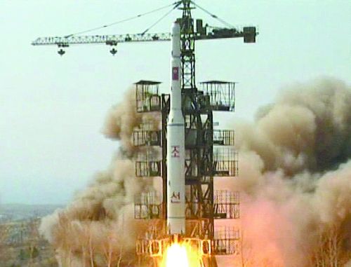 朝鮮KRT電視臺在2009年4月5日播放的朝鮮在咸鏡北道花臺郡舞水端里發(fā)射火箭的電視截圖。