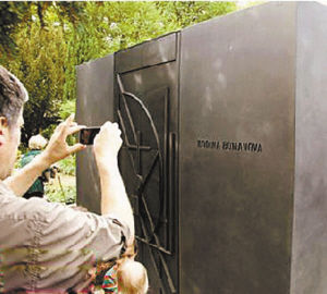 捷克旅行社推“腐敗游”，火了！