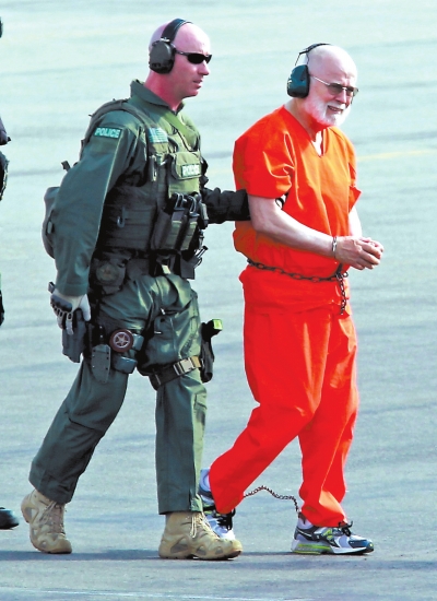 詹姆斯·巴爾杰（右）2011年資料圖片。圖/CFP