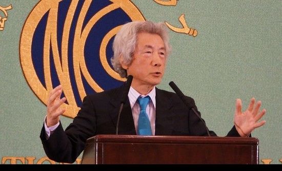 日本前首相小泉純一郎11月12日發(fā)表演說，支持安倍晉三對中國強硬，并鼓動其參拜靖國神社。