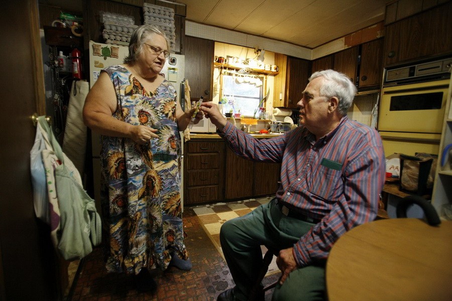 9年前，里克在聽(tīng)說(shuō)奧德塞的生活陷入困境后又讓她回來(lái)和自己一起住。
