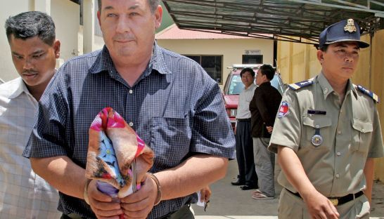 邁克爾·佩佩在柬埔寨被逮捕。