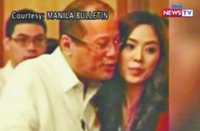 　2012年,阿基諾三世與比自己小23歲的韓裔女主播格雷斯·李在一起。