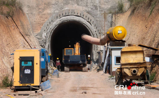 斯里蘭卡南部鐵路項目隧道施工現(xiàn)場。(攝影：孫洋)