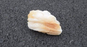 天降的屎塊。